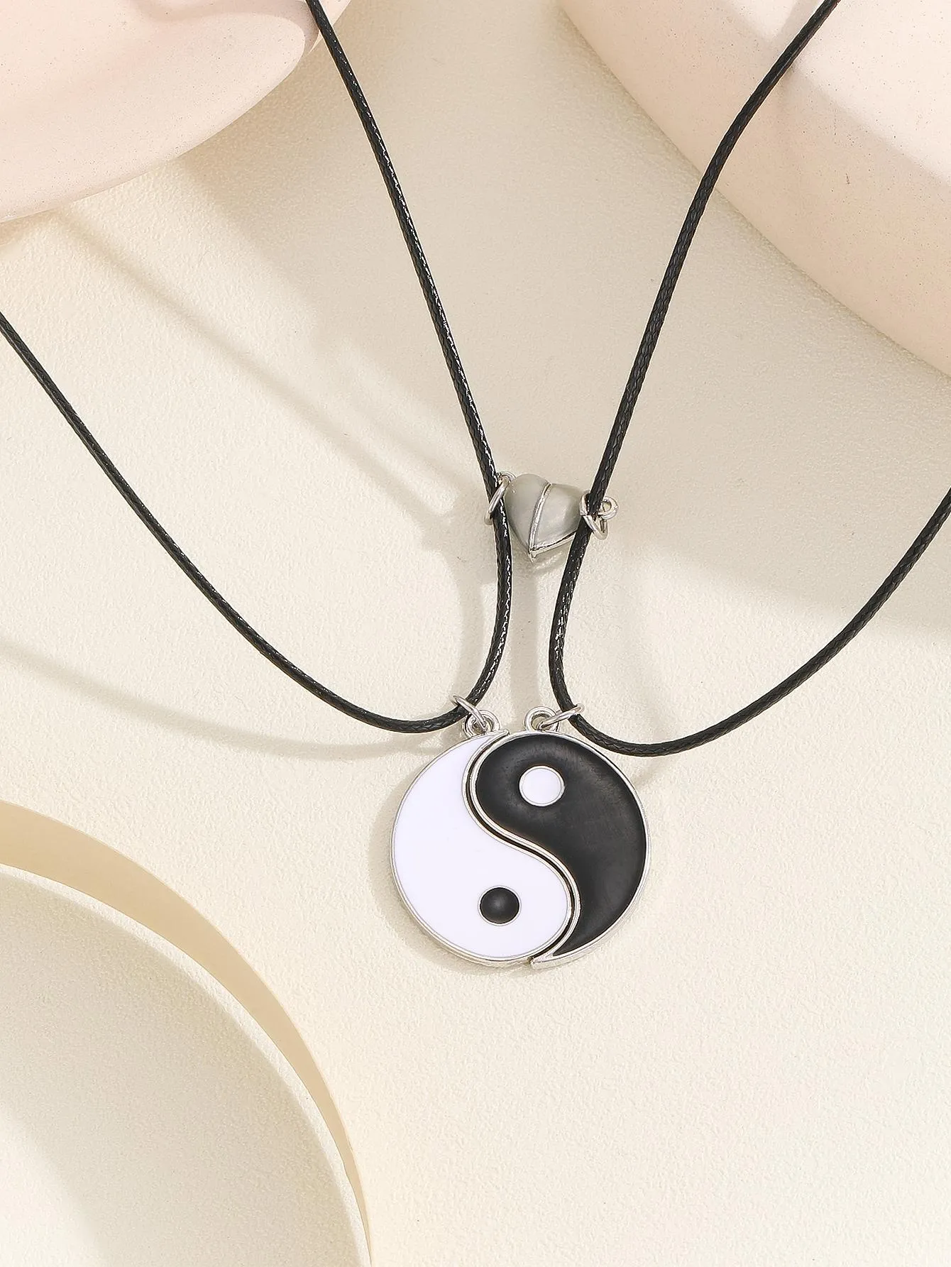 2pcs Couple Yin Yang Pattern Glow In The Dark Love Magnetic PU Chain Charm