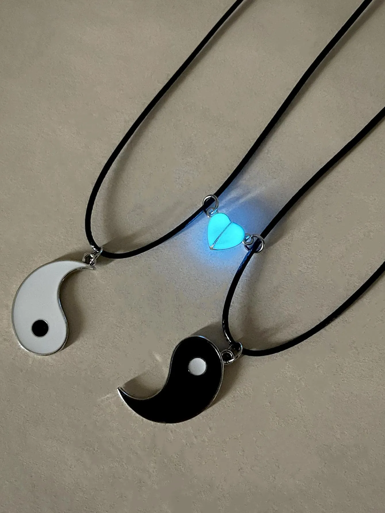 2pcs Couple Yin Yang Pattern Glow In The Dark Love Magnetic PU Chain Charm