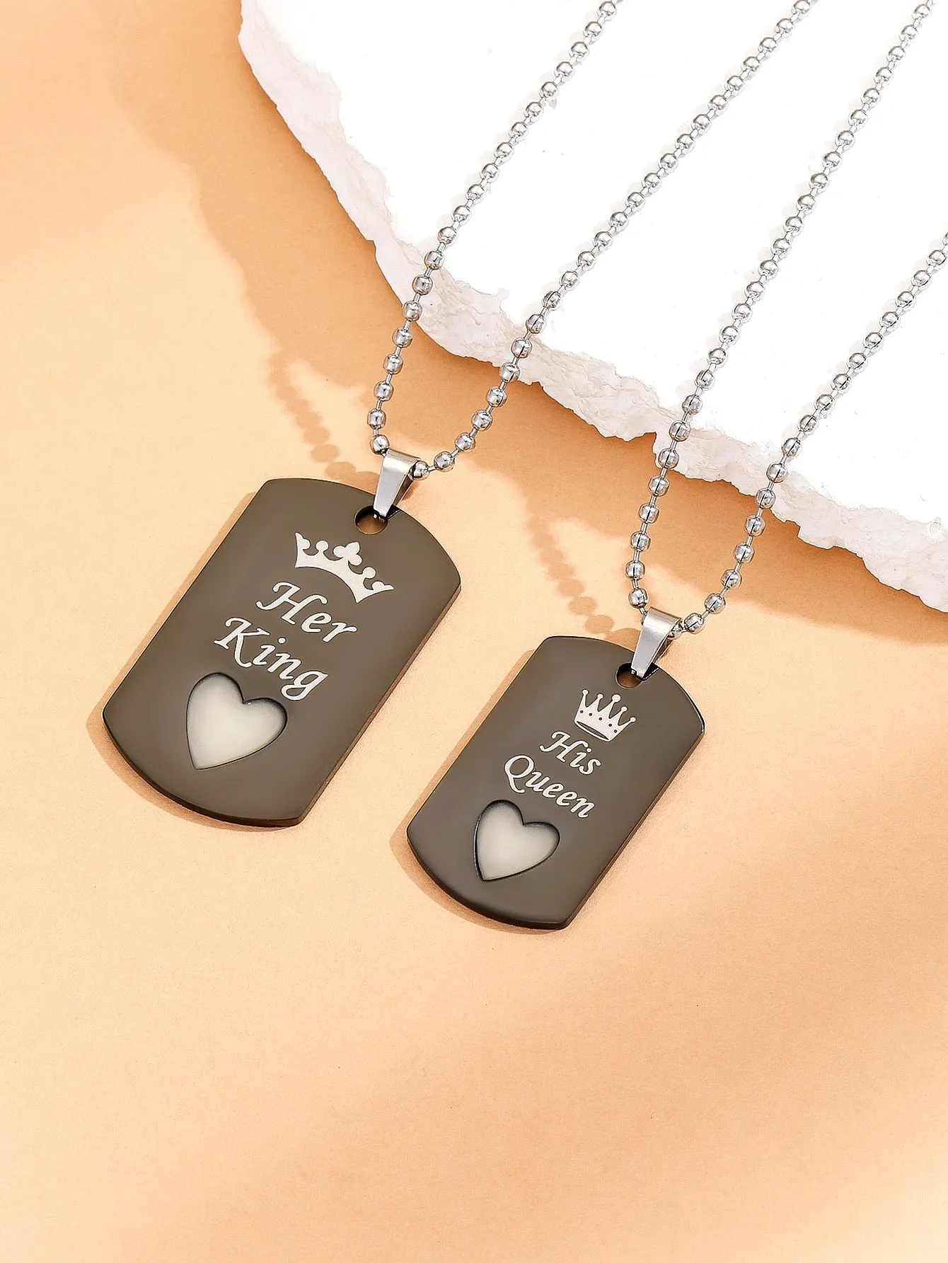 2pcs/set Couples Crown Heart Love Glow In The Dark  KING & QUEEN Charm Necklace