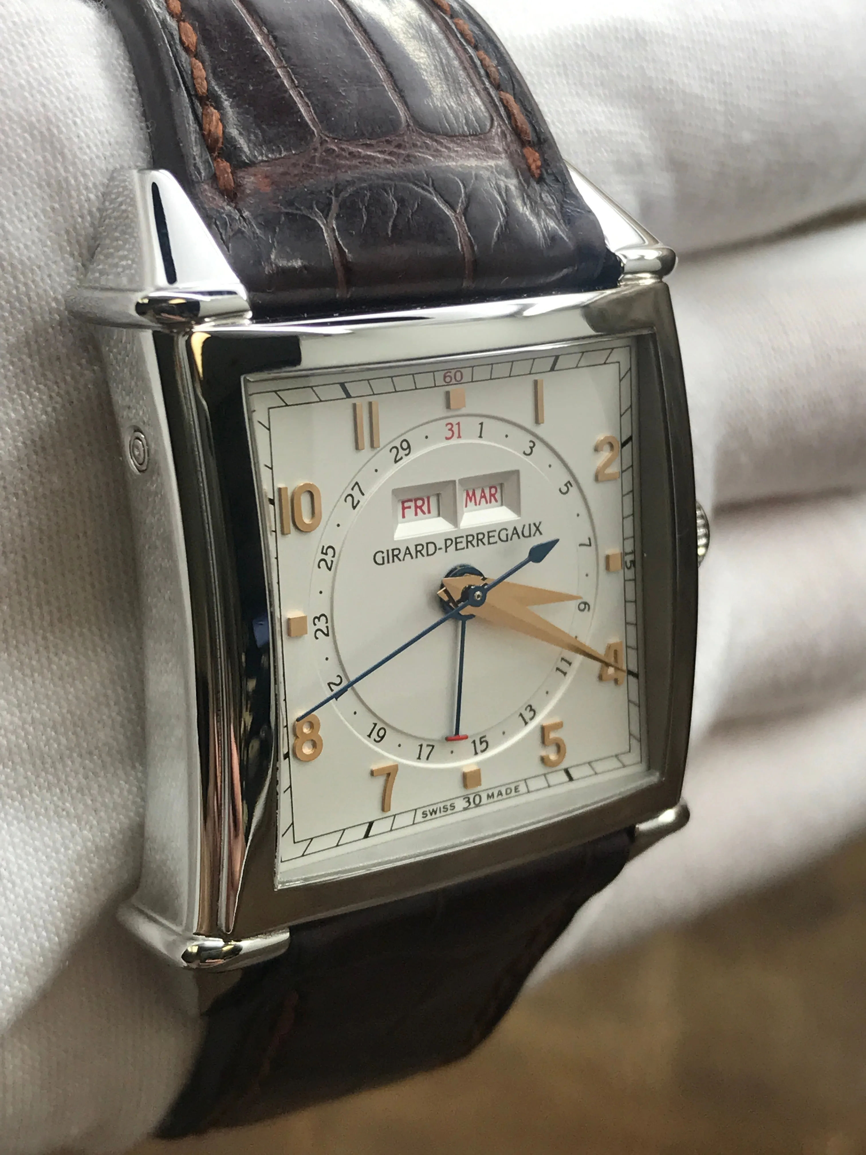 Girard Perregaux Vintage 1945 Triple Calendar 25810 White Dial Automatic Watch